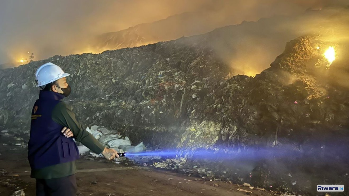 Wali Kota Solo Respati Ardi di lokasi TPA Putri Cempo yang terbakar